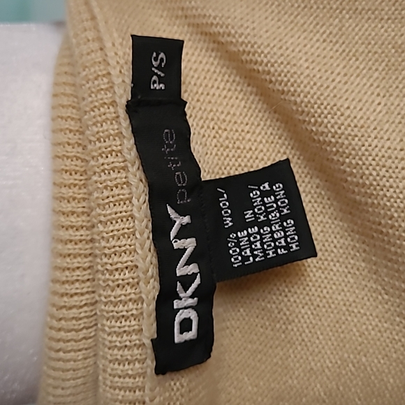 DKNY 100% Wool Turtleneck Sweater - Picture 6 of 11